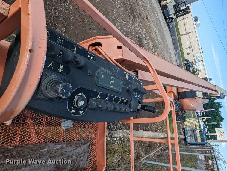 image for item NZ9711 2002 JLG 600A boom lift