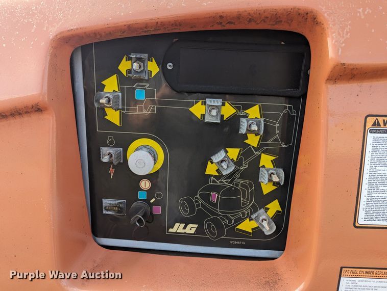 image for item NZ9711 2002 JLG 600A boom lift