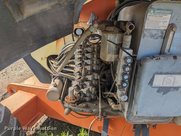 image for item NZ9711 2002 JLG 600A boom lift