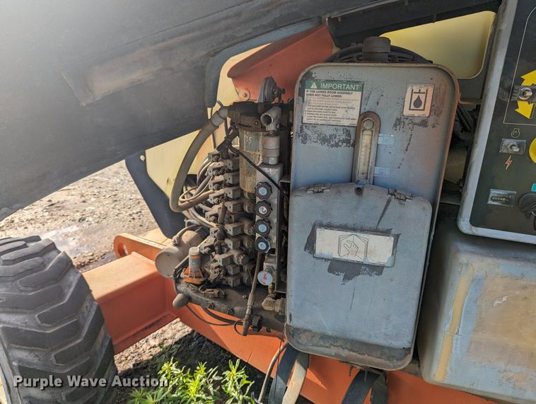 image for item NZ9711 2002 JLG 600A boom lift