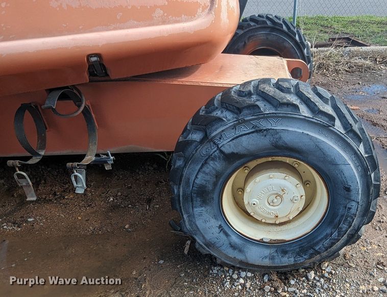 image for item NZ9711 2002 JLG 600A boom lift