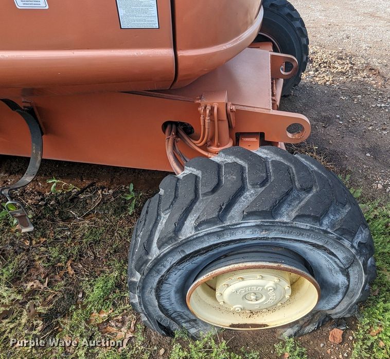 image for item NZ9711 2002 JLG 600A boom lift