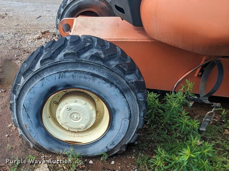 image for item NZ9711 2002 JLG 600A boom lift