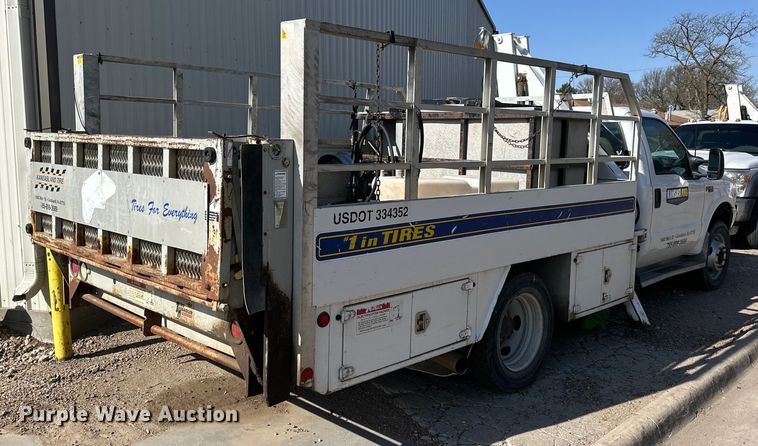 image for item OE9142 1999 Ford F450 Super Duty  utility / service truck