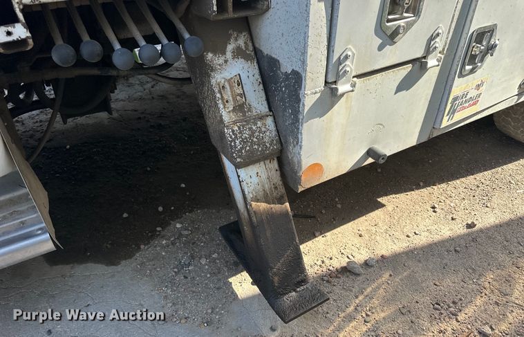 image for item OE9142 1999 Ford F450 Super Duty  utility / service truck