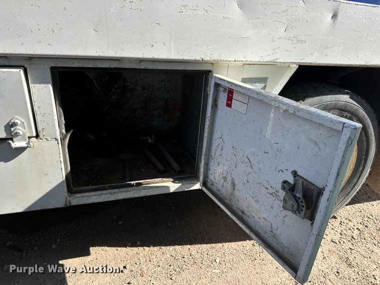 image for item OE9142 1999 Ford F450 Super Duty  utility / service truck