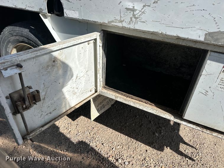 image for item OE9142 1999 Ford F450 Super Duty  utility / service truck