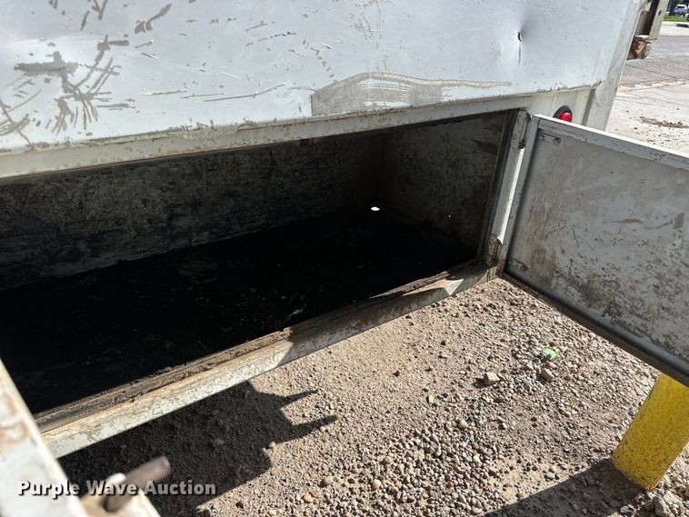 image for item OE9142 1999 Ford F450 Super Duty  utility / service truck