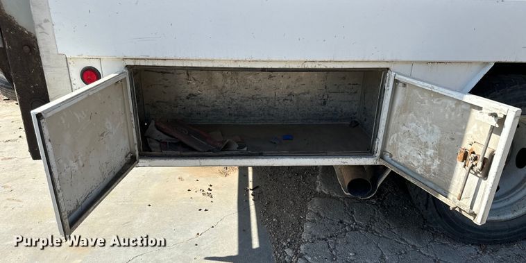 image for item OE9142 1999 Ford F450 Super Duty  utility / service truck