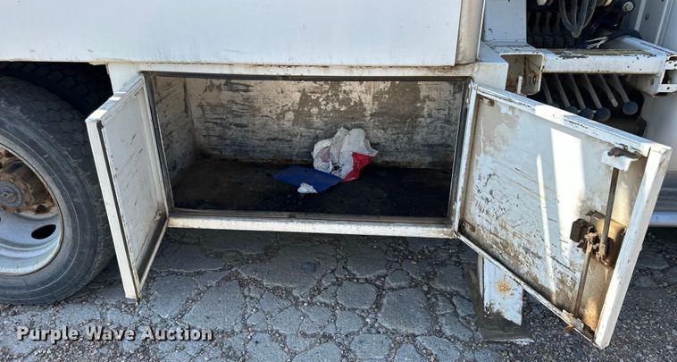 image for item OE9142 1999 Ford F450 Super Duty  utility / service truck