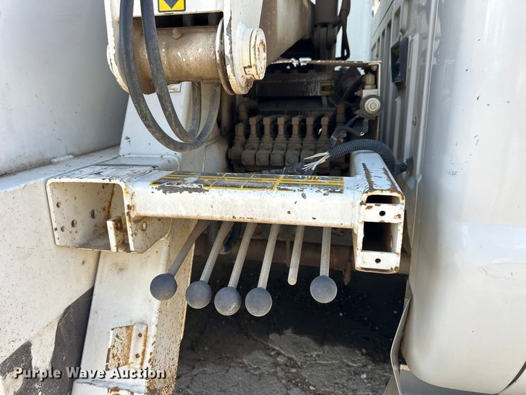 image for item OE9142 1999 Ford F450 Super Duty  utility / service truck