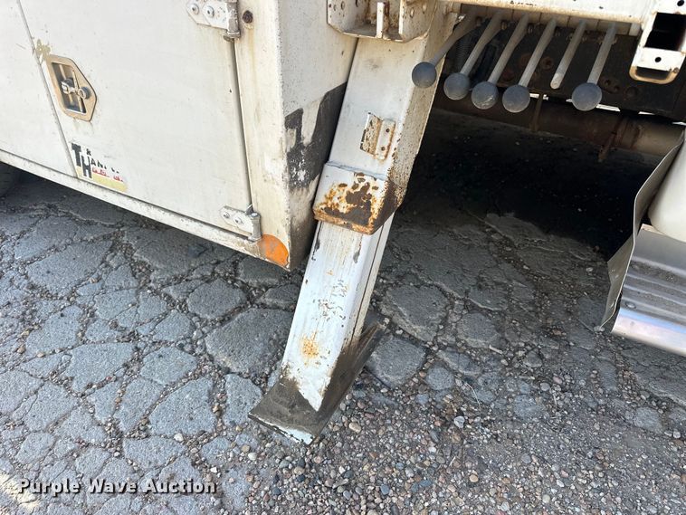 image for item OE9142 1999 Ford F450 Super Duty  utility / service truck