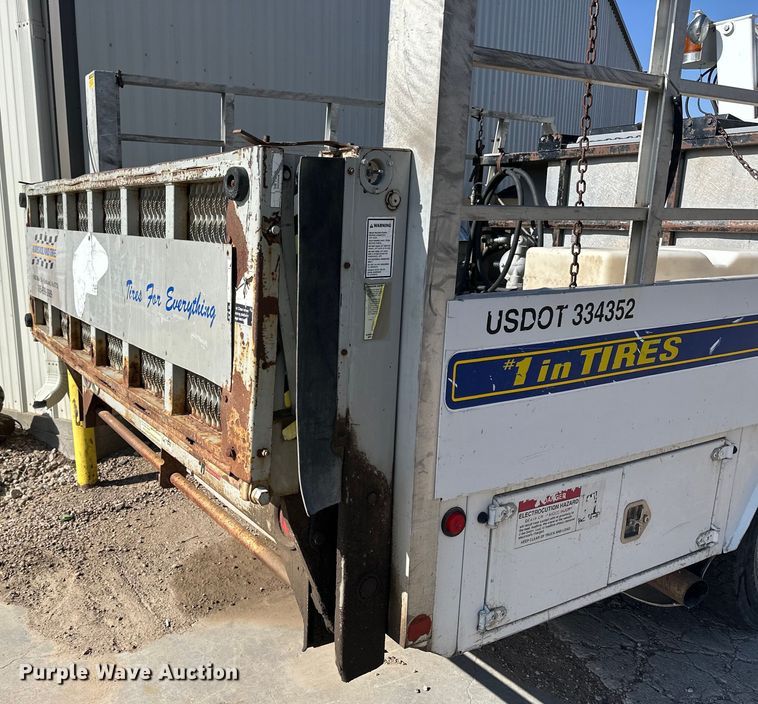 image for item OE9142 1999 Ford F450 Super Duty  utility / service truck