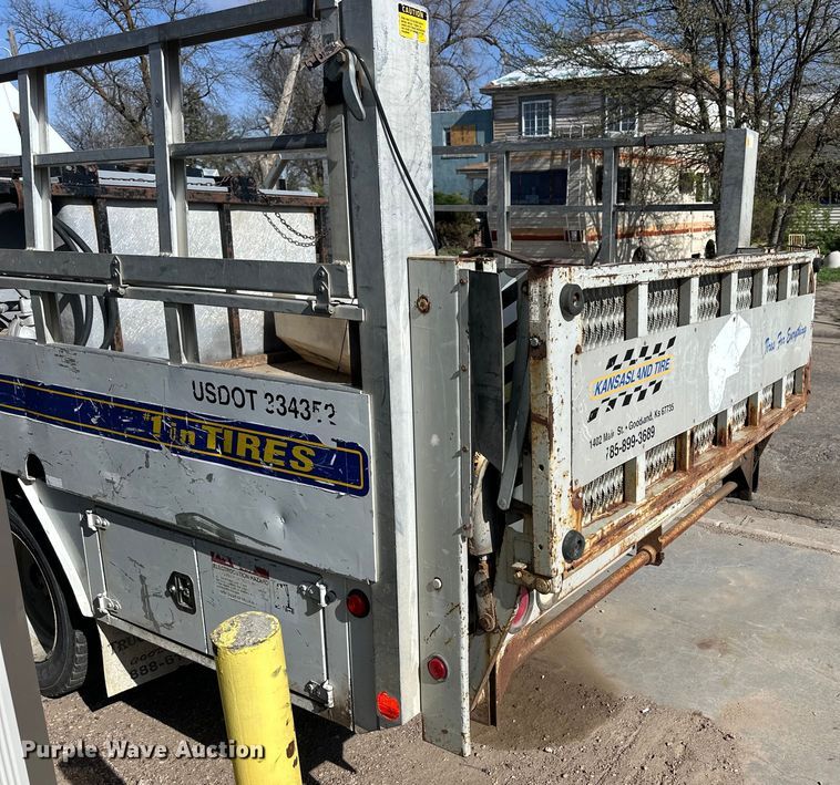 image for item OE9142 1999 Ford F450 Super Duty  utility / service truck