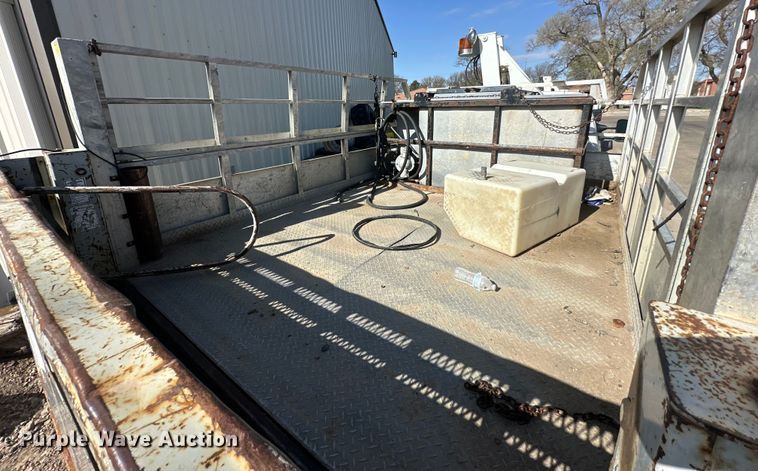 image for item OE9142 1999 Ford F450 Super Duty  utility / service truck