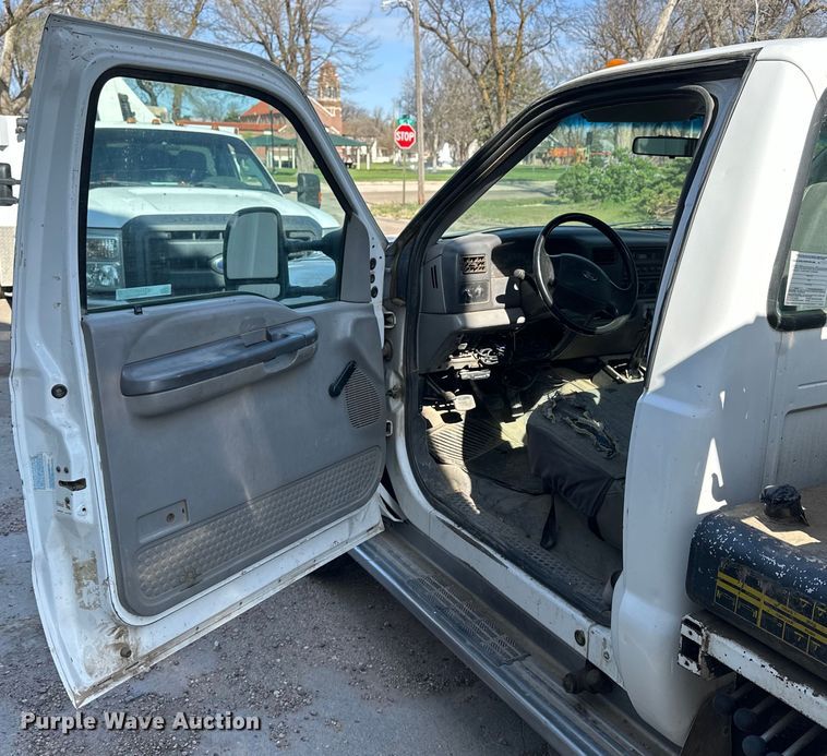 image for item OE9142 1999 Ford F450 Super Duty  utility / service truck