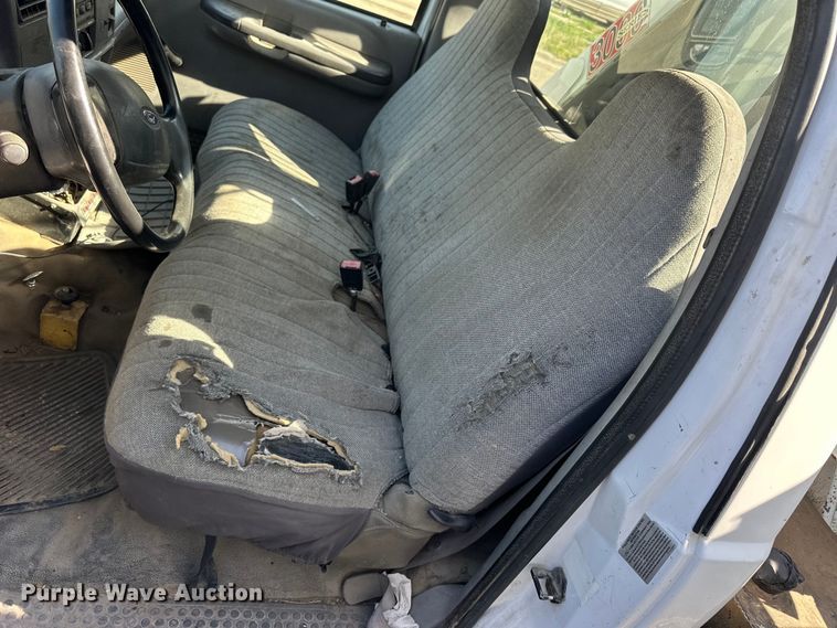 image for item OE9142 1999 Ford F450 Super Duty  utility / service truck