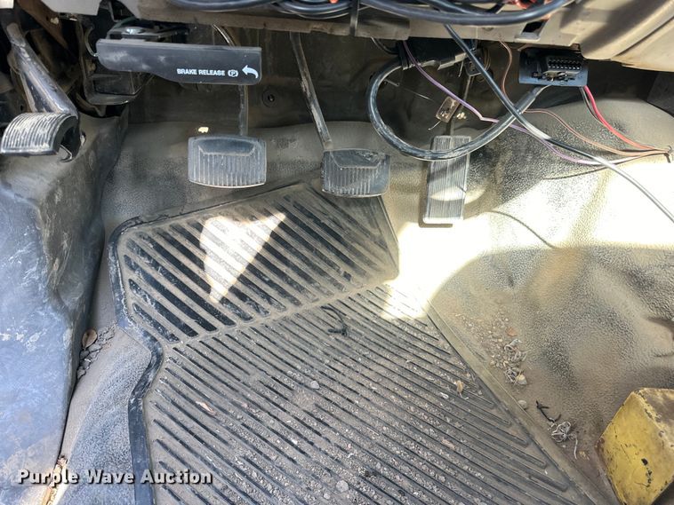 image for item OE9142 1999 Ford F450 Super Duty  utility / service truck