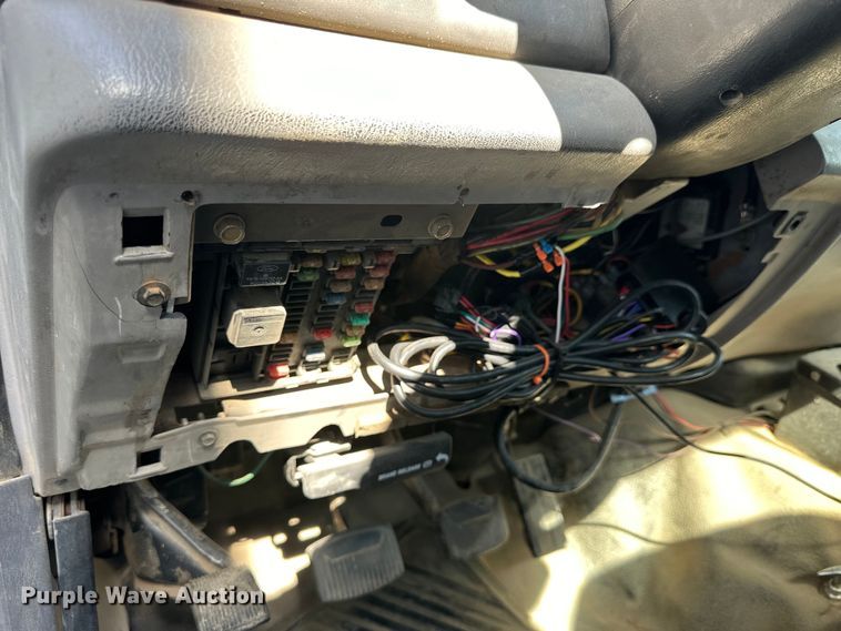 image for item OE9142 1999 Ford F450 Super Duty  utility / service truck