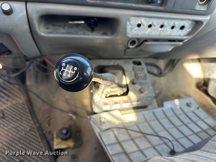 image for item OE9142 1999 Ford F450 Super Duty  utility / service truck