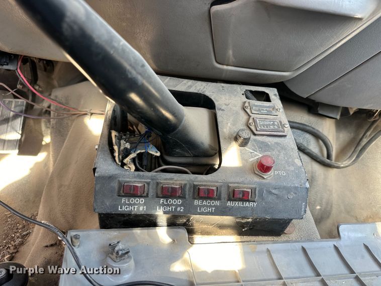 image for item OE9142 1999 Ford F450 Super Duty  utility / service truck