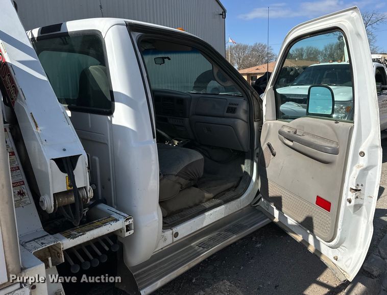 image for item OE9142 1999 Ford F450 Super Duty  utility / service truck