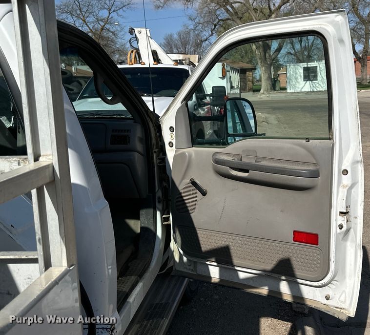 image for item OE9142 1999 Ford F450 Super Duty  utility / service truck