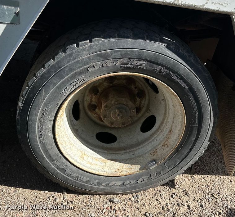 image for item OE9142 1999 Ford F450 Super Duty  utility / service truck