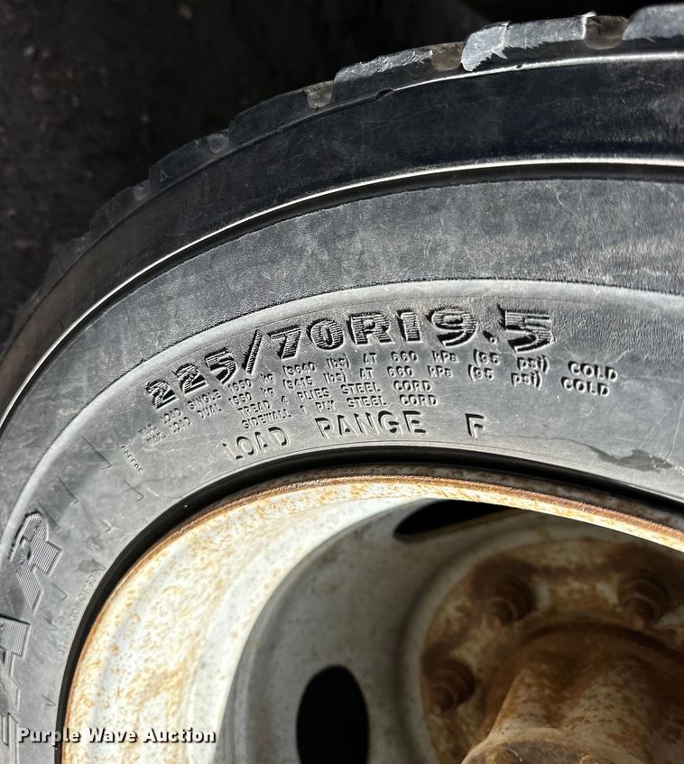 image for item OE9142 1999 Ford F450 Super Duty  utility / service truck