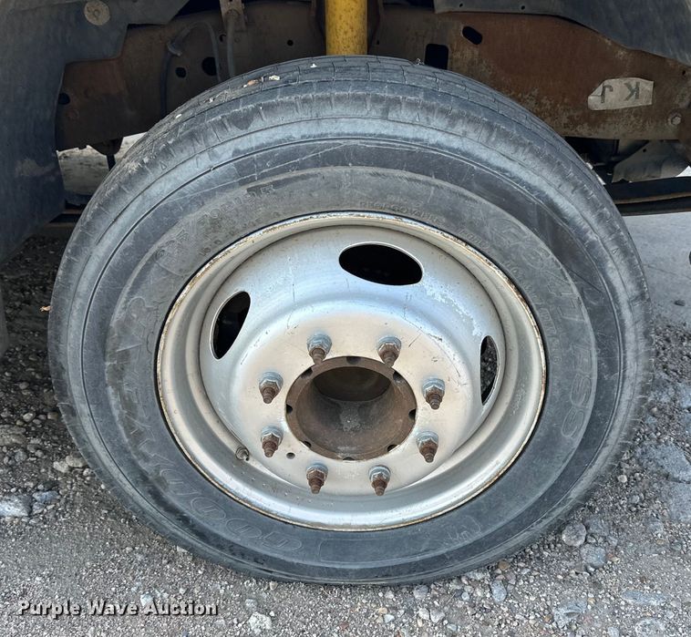 image for item OE9142 1999 Ford F450 Super Duty  utility / service truck