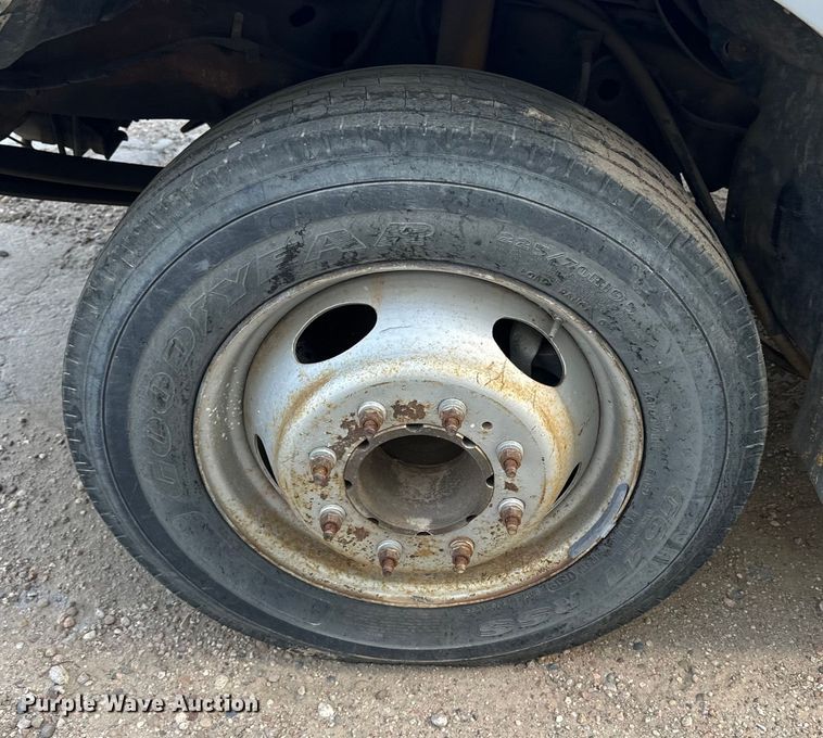 image for item OE9142 1999 Ford F450 Super Duty  utility / service truck