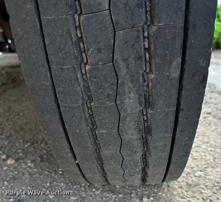 image for item OE9142 1999 Ford F450 Super Duty  utility / service truck