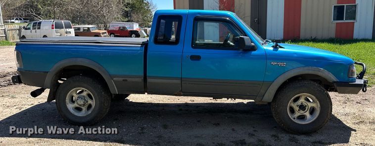 image for item OE9160 1993 Ford Ranger XLT SuperCab pickup truck