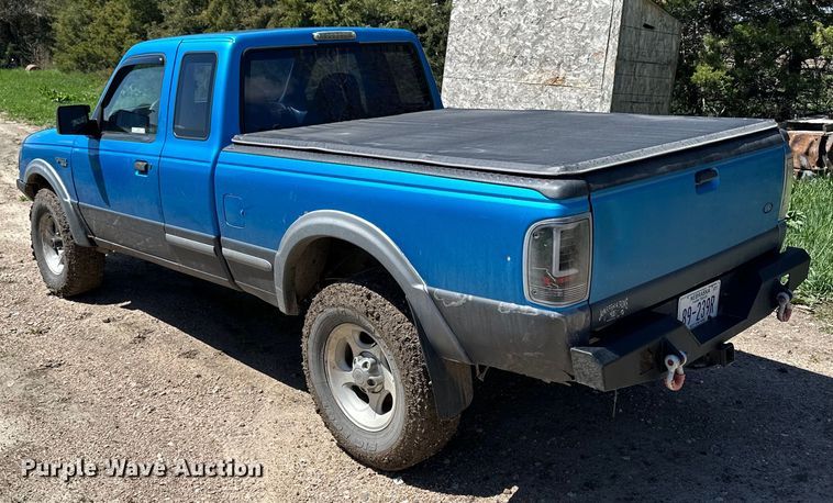 image for item OE9160 1993 Ford Ranger XLT SuperCab pickup truck