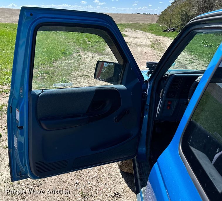 image for item OE9160 1993 Ford Ranger XLT SuperCab pickup truck