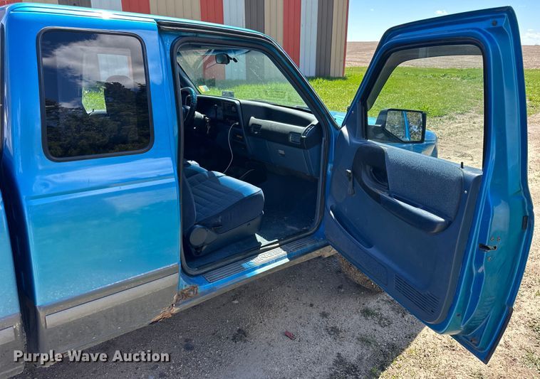 image for item OE9160 1993 Ford Ranger XLT SuperCab pickup truck