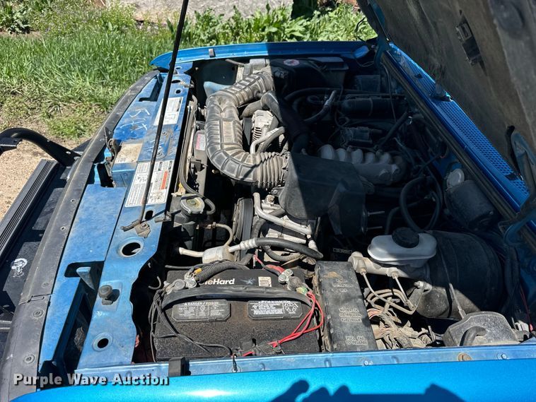 image for item OE9160 1993 Ford Ranger XLT SuperCab pickup truck