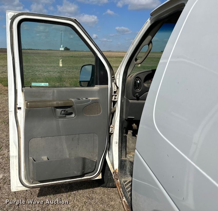 image for item OE9162 2006 Ford E150 van