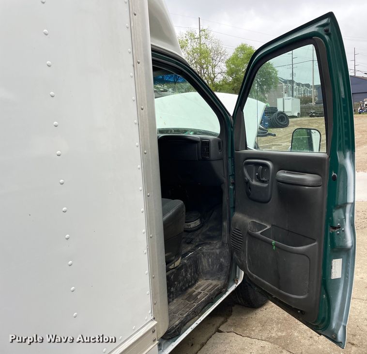 image for item OG9884 2001 GMC  Savana 3500 sewer inspection truck