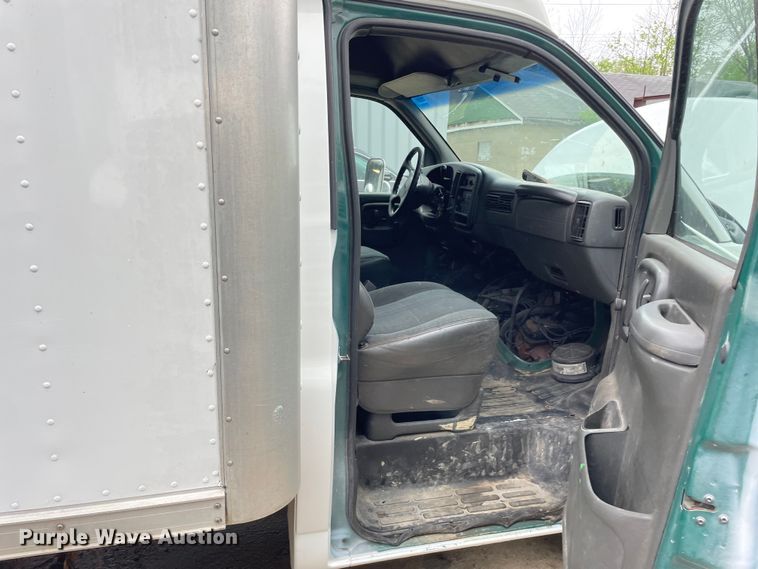 image for item OG9884 2001 GMC  Savana 3500 sewer inspection truck