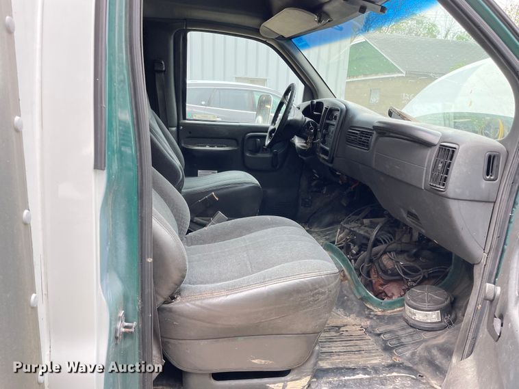 image for item OG9884 2001 GMC  Savana 3500 sewer inspection truck