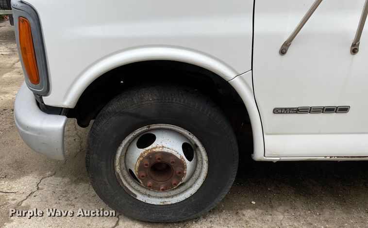 image for item OG9884 2001 GMC  Savana 3500 sewer inspection truck