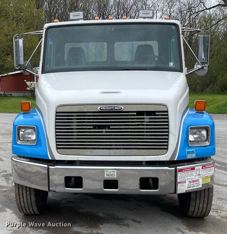 image for item OG9903 2001 Freightliner  FL70 flatbed truck