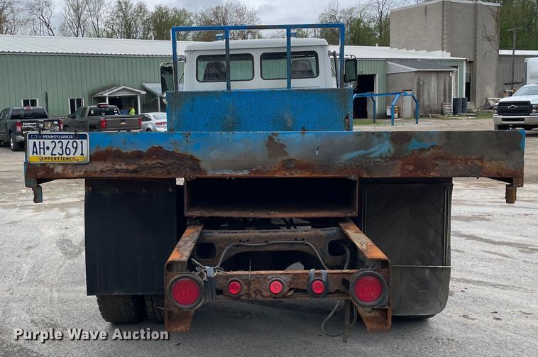 image for item OG9903 2001 Freightliner  FL70 flatbed truck