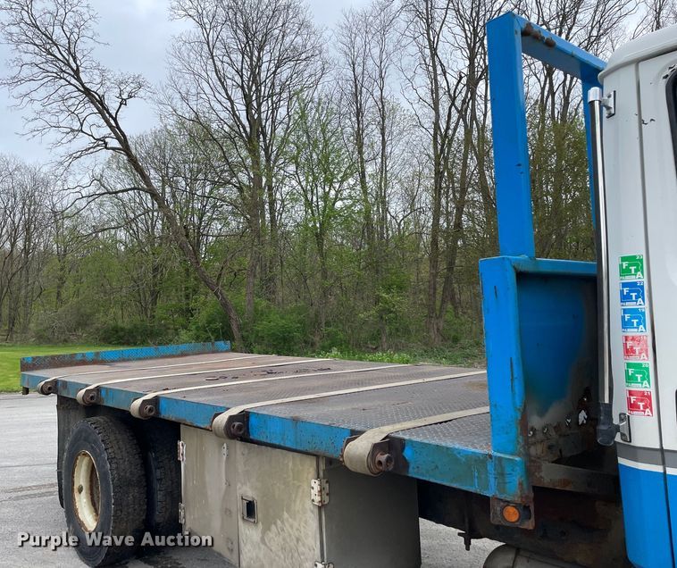 image for item OG9903 2001 Freightliner  FL70 flatbed truck