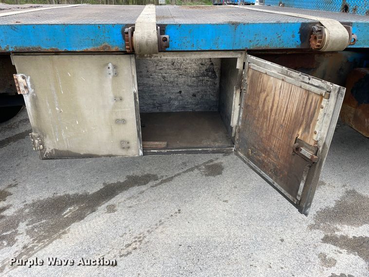 image for item OG9903 2001 Freightliner  FL70 flatbed truck