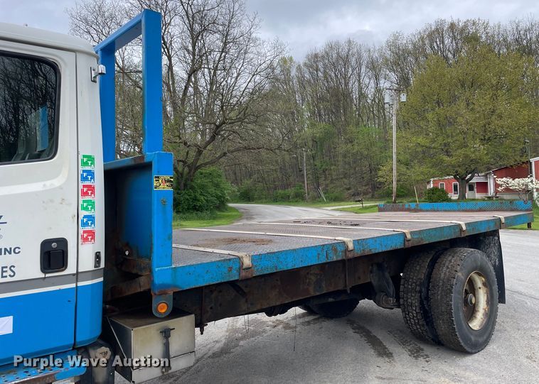 image for item OG9903 2001 Freightliner  FL70 flatbed truck