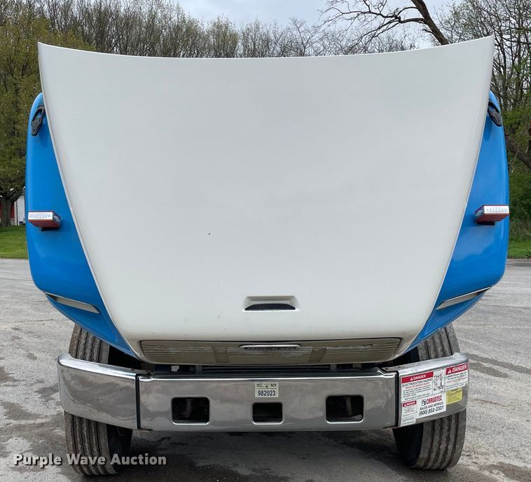 image for item OG9903 2001 Freightliner  FL70 flatbed truck