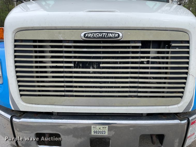 image for item OG9903 2001 Freightliner  FL70 flatbed truck