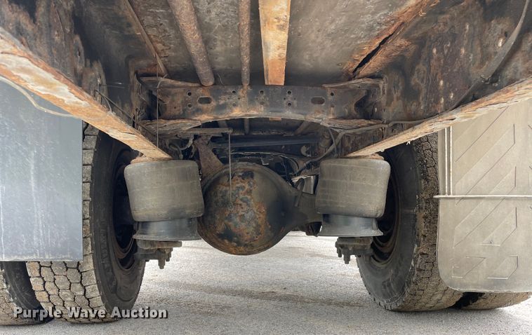 image for item OG9903 2001 Freightliner  FL70 flatbed truck